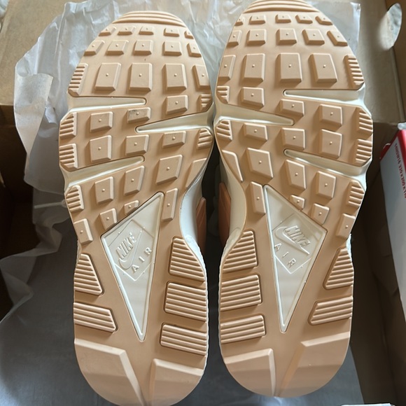 Nike Air Huarache SE. BRAND NEW. - Picture 6 of 10